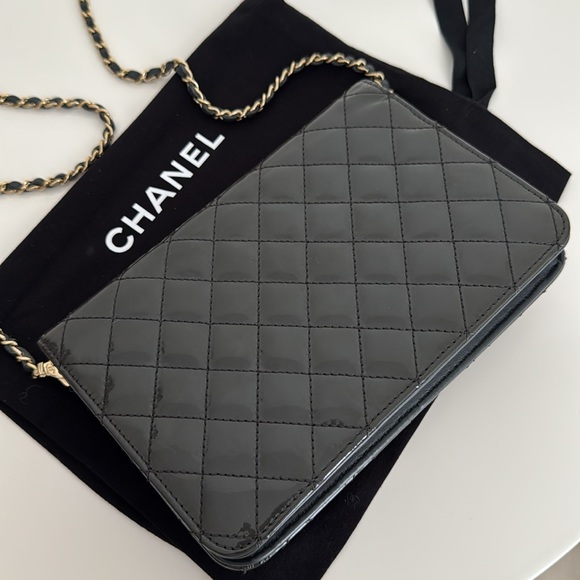 CHANEL *RARE* Grey Quilted Patent Leather Wallet on Chain Bag with Dust Cover - Picture 11 of 16